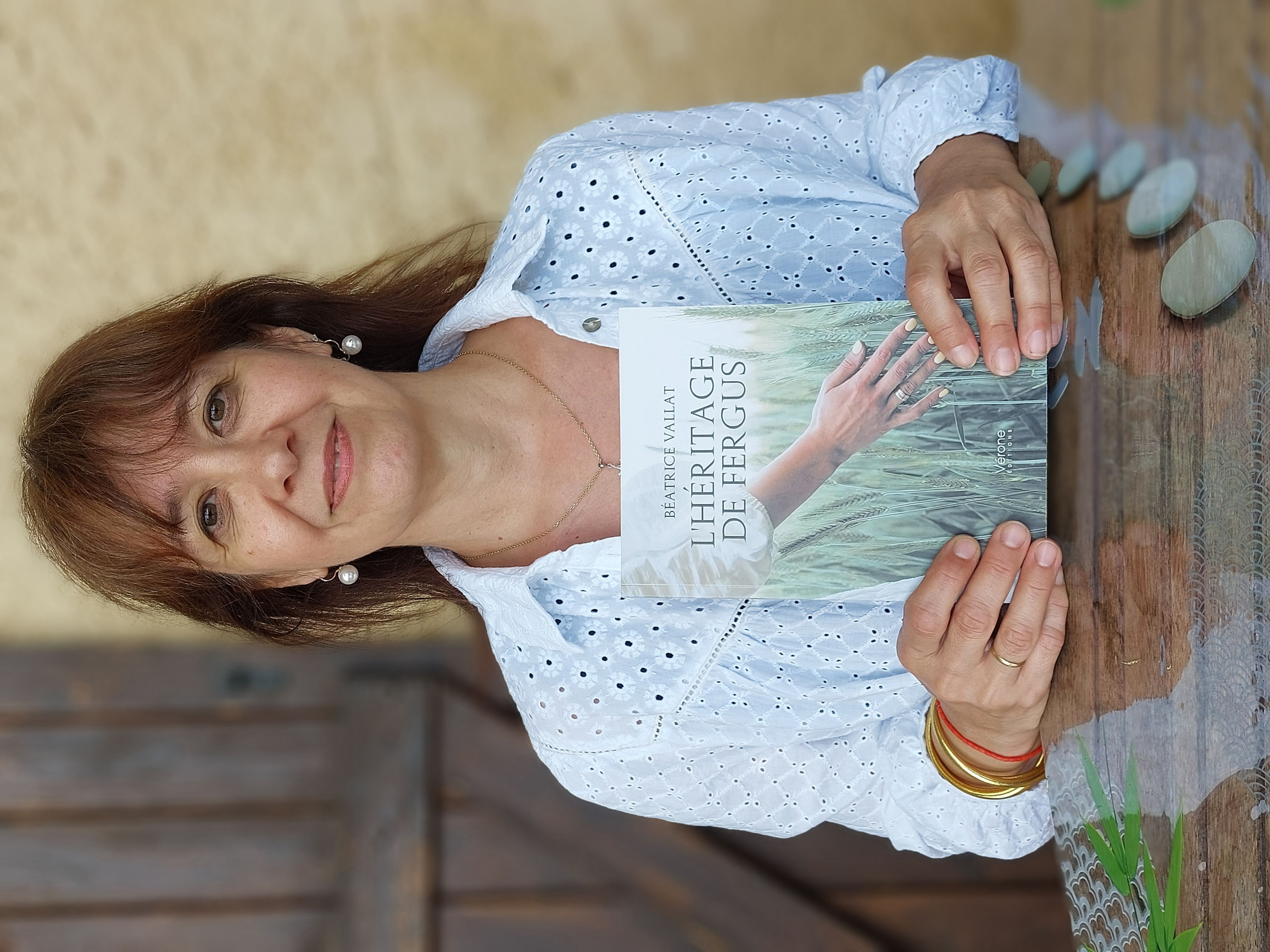 Béatrice Vallat : Apicultrice-Romancière/Éditrice & artiste peintre