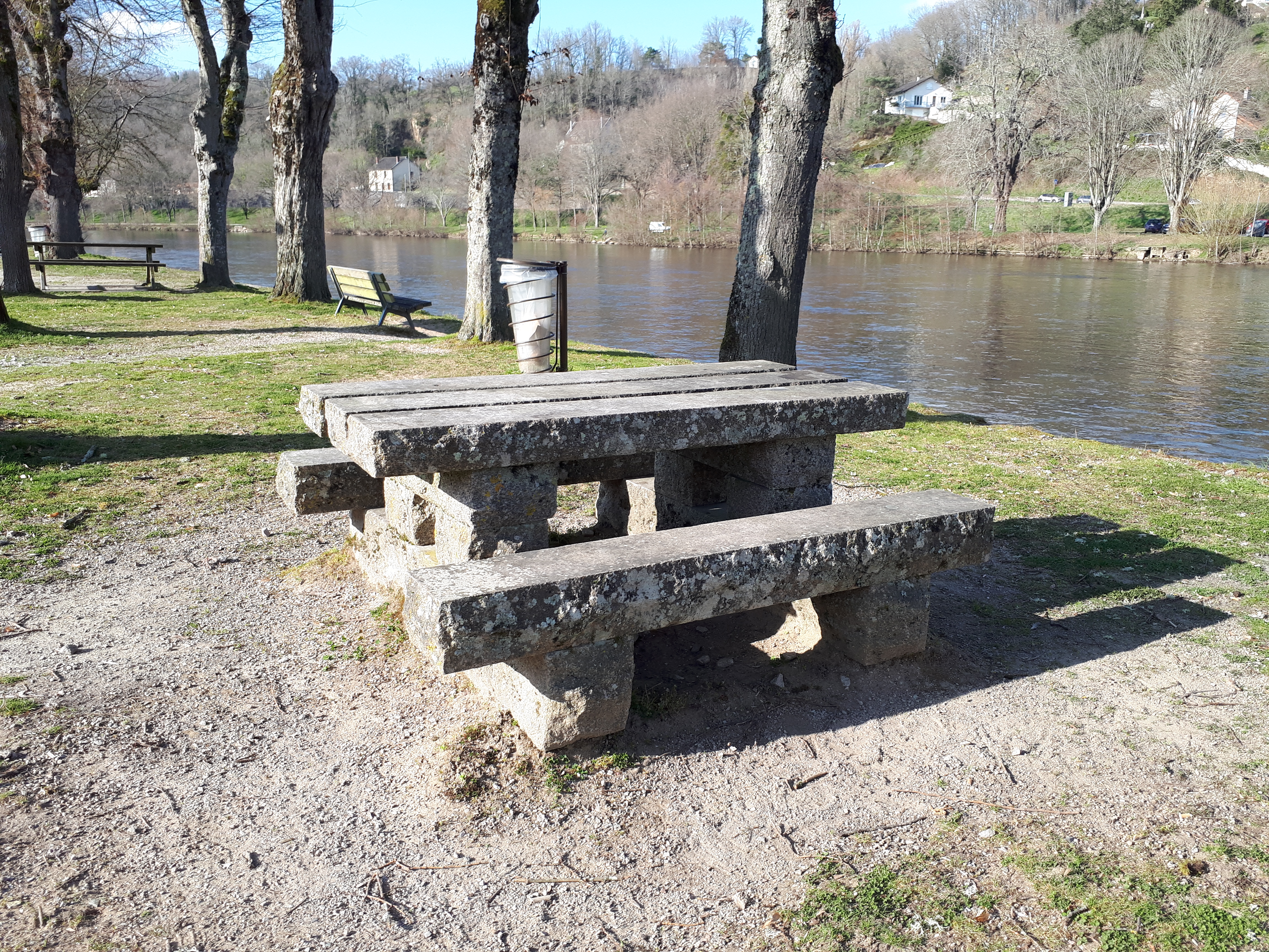 Aire de pique-nique des bords de Vienne - rive gauche - photo 2