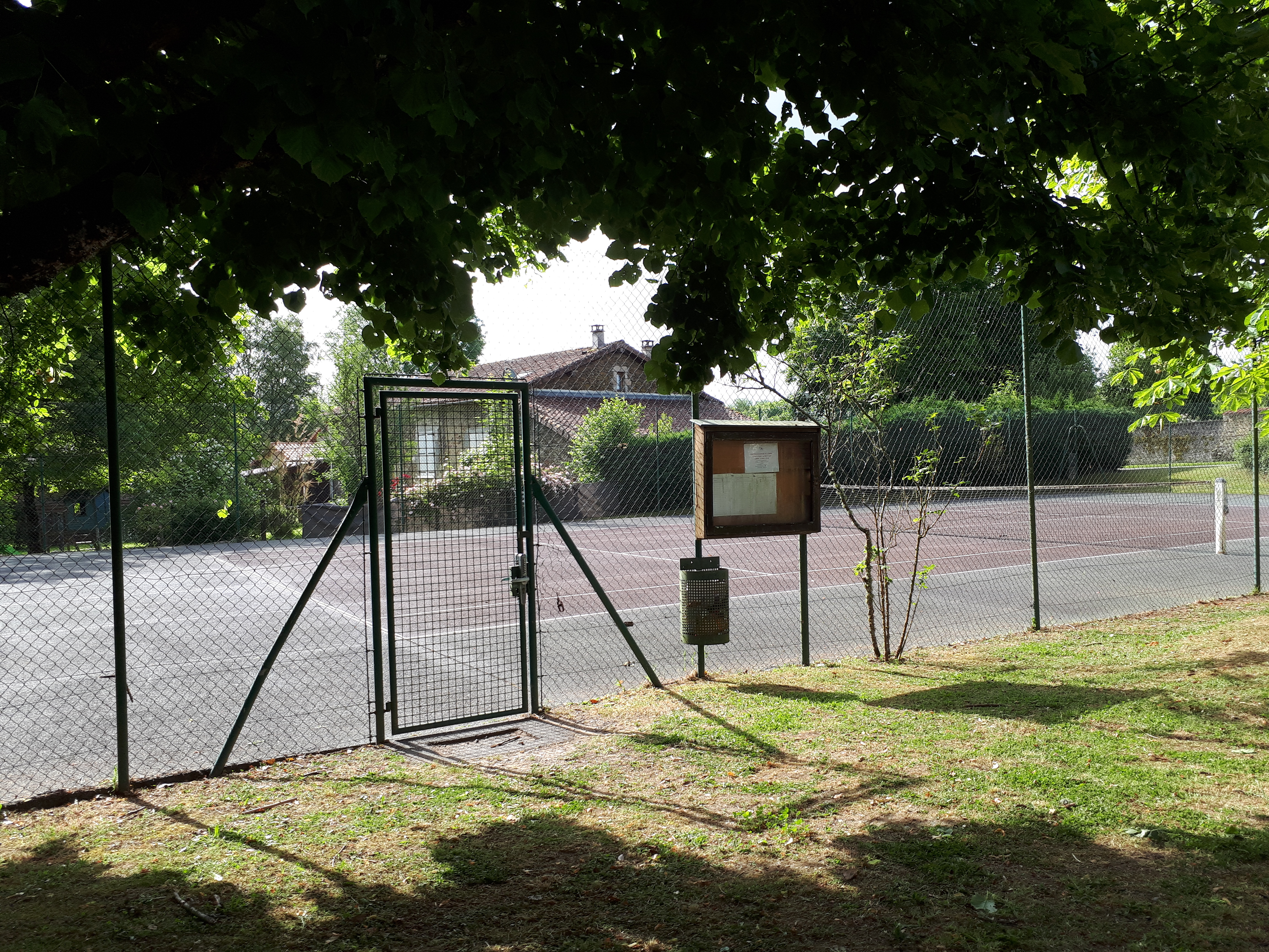 Court de Tennis de Saint-Yrieix-sous-Aixe, Saint-Yrieix-sous-Aixe - photo 5