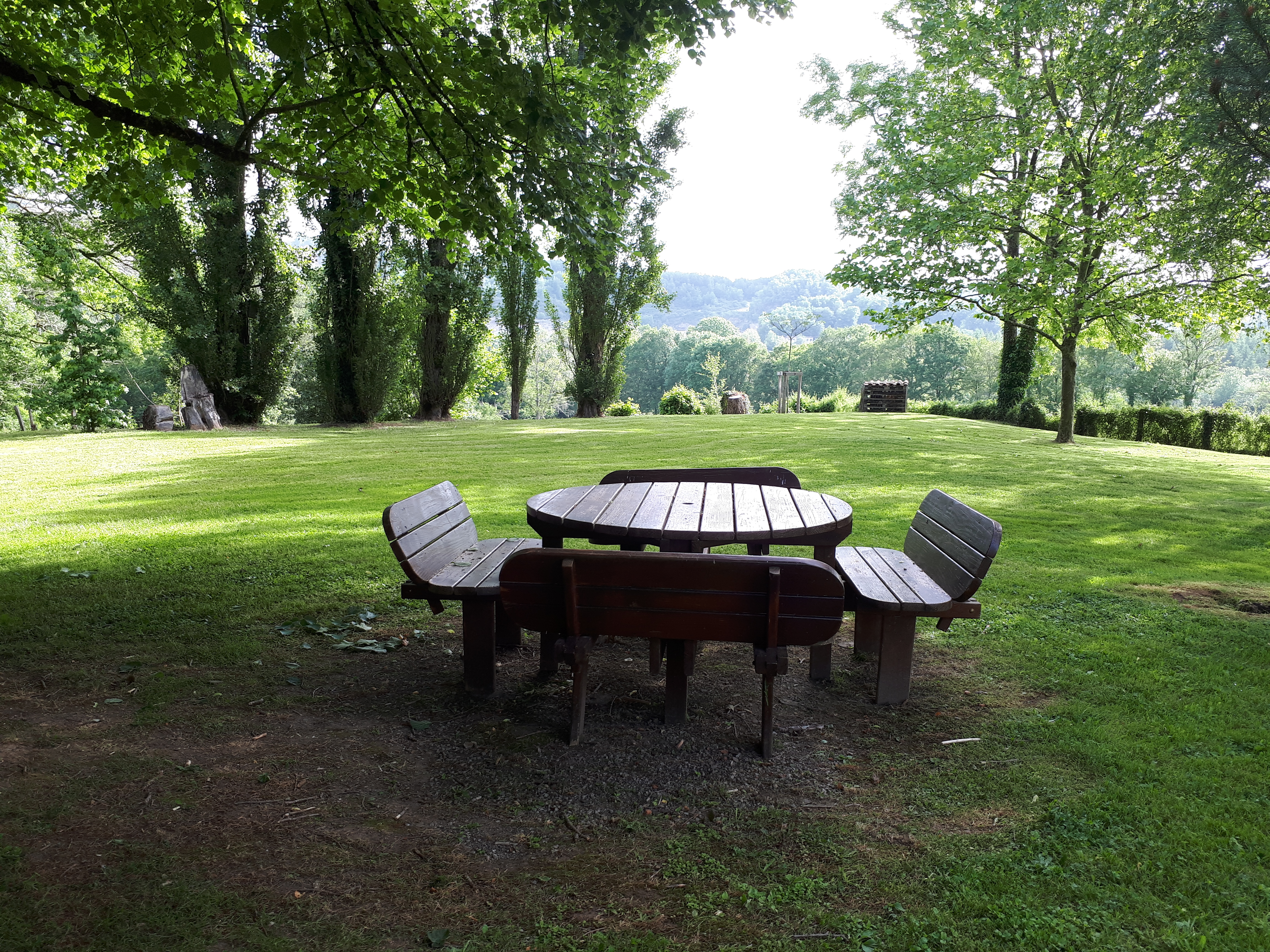 Aire de pique-nique place de la Rose