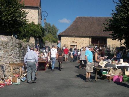 Vide-greniers village  au Pays de l'or, Le Chalard