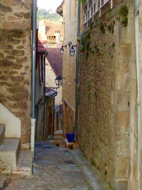 Le peintre, dans la cité médiévale de Sarlat, Sarlat-la-Canéda - photo 9