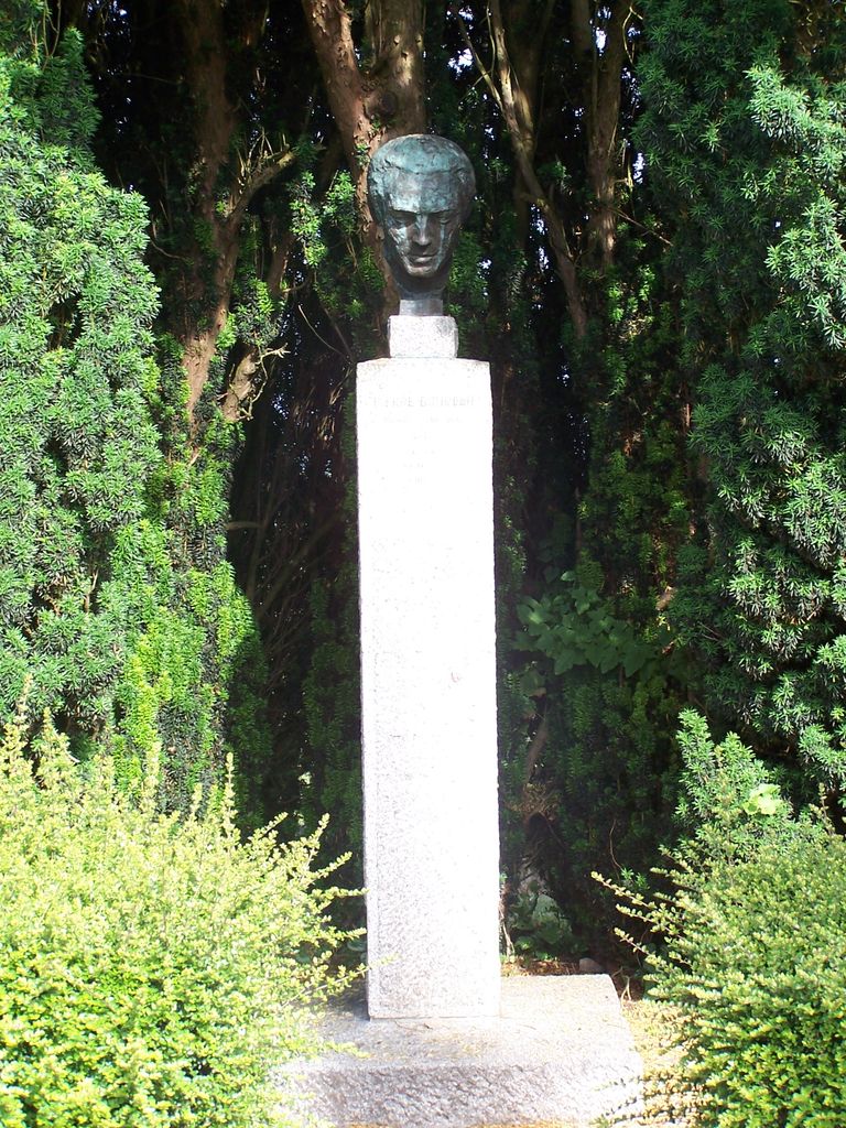 Stèle de Pierre Bourdan, Le Bourg-d'Hem - photo 3