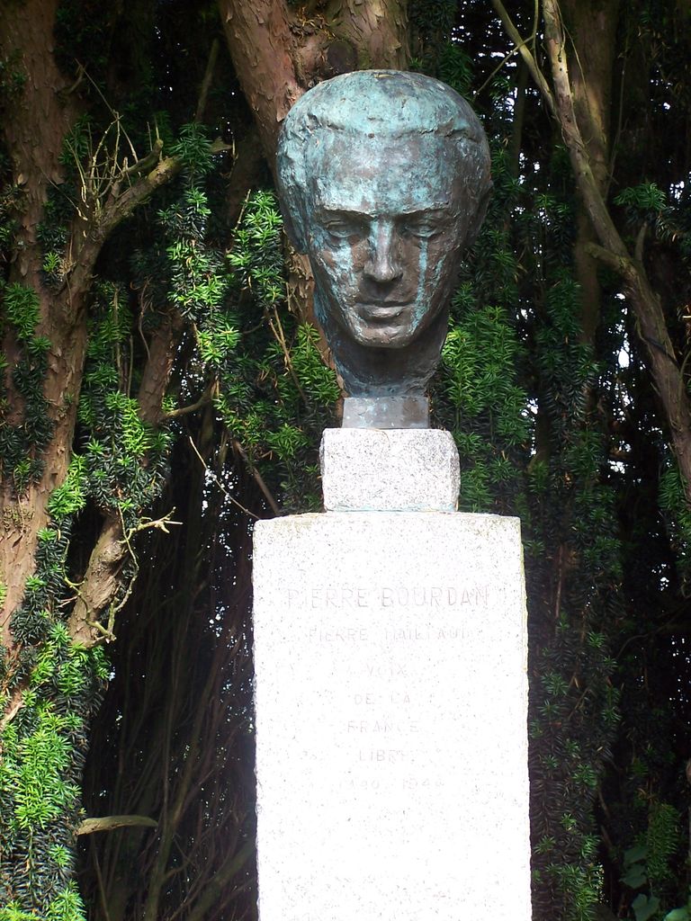 Stèle de Pierre Bourdan, Le Bourg-d'Hem