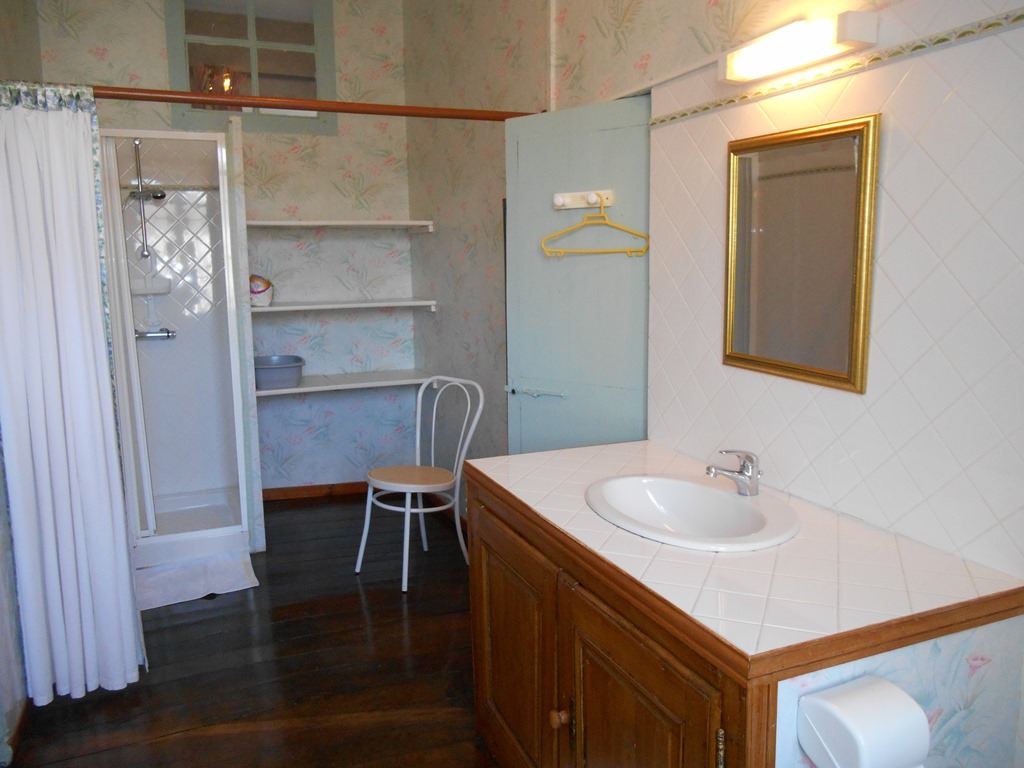 Meublé de M. & Mme Redon 1 étage Place St Pierre