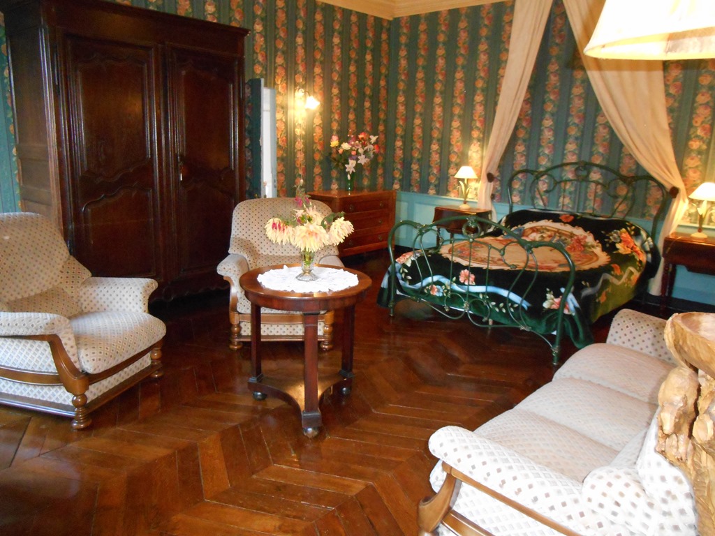 Meublé de M. & Mme Redon 1 étage Place St Pierre - photo 2