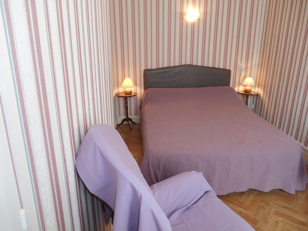 Meublé de Mme et M. LARBRE - La Lune