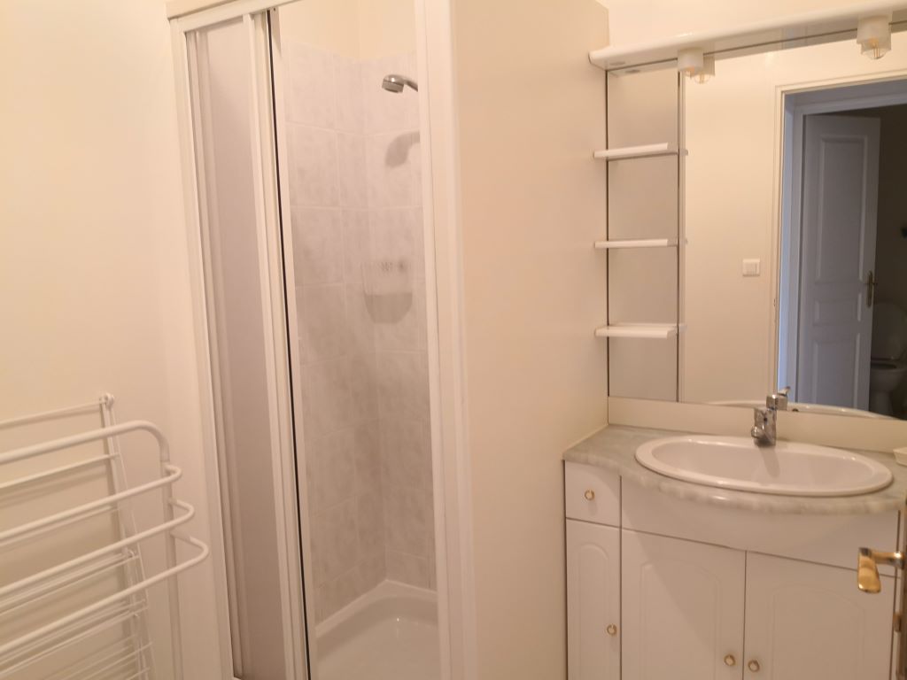 Location de Eric ASSISE - Appartement 2, Évaux-les-Bains - photo 9