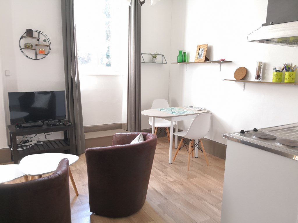 Meublé de Marine Biguerd - Aubusson Studio 5 - 2ème étage - photo 2