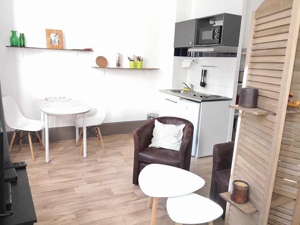 Meublé de Marine Biguerd - Aubusson Studio 5 - 2ème étage - photo 3