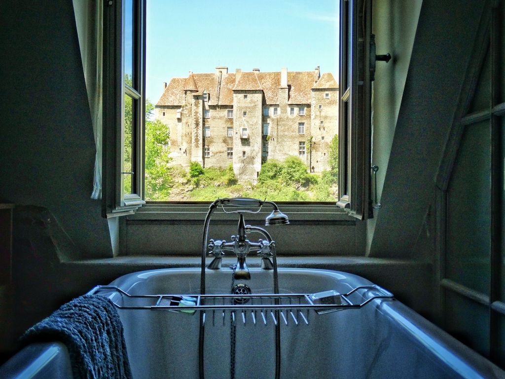 Chambres d'hôtes Château Vue Boussac, Saint-Silvain-Bas-le-Roc - photo 8