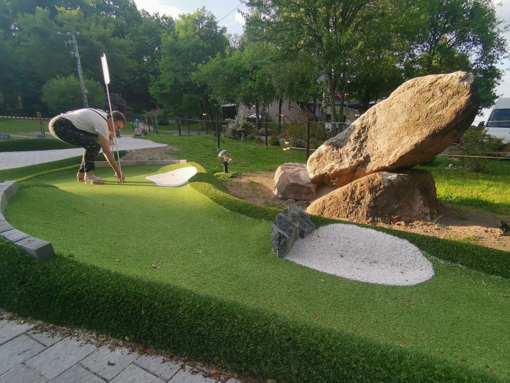 Mini-golf paysager du Chalet des Pierres Jaumâtres, Toulx-Sainte-Croix