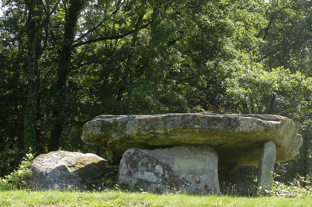 Dolmen et menhir de Ménardeix