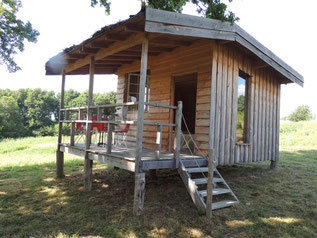 Cabane, caravane et emplacements à la ferme Ane et Carotte