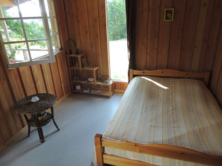 Cabane, caravane et emplacements à la ferme Ane et Carotte - photo 3