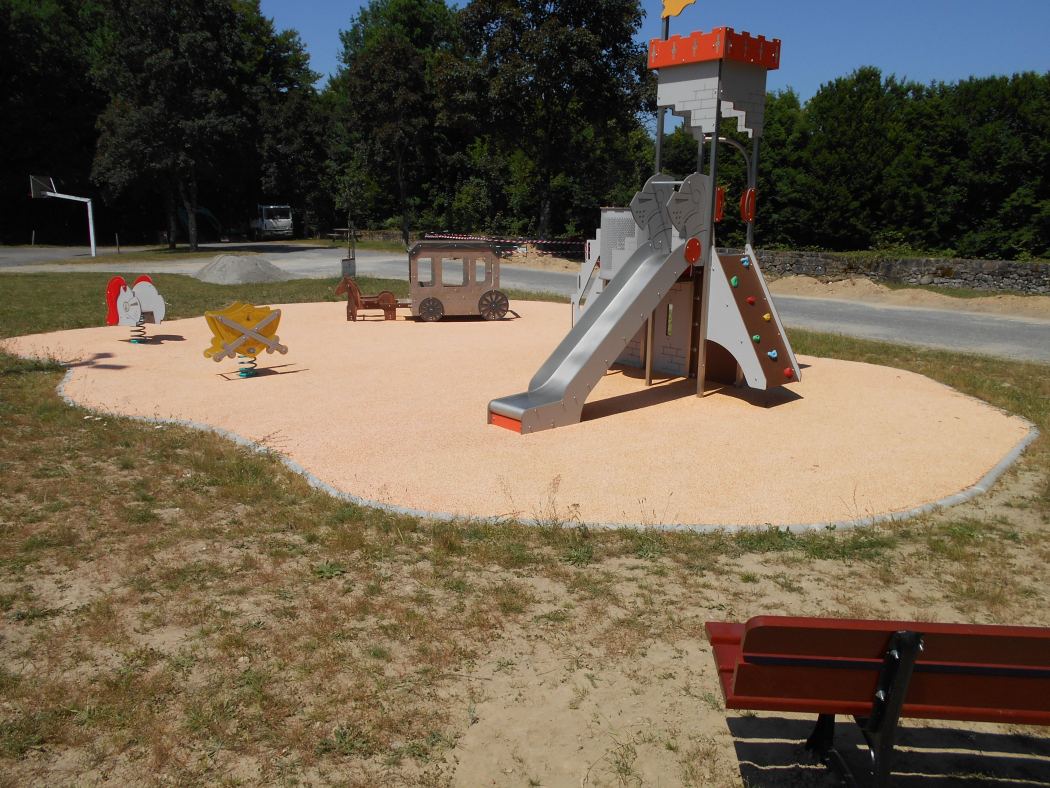Aire de pique-nique "Allées du château" - photo 2