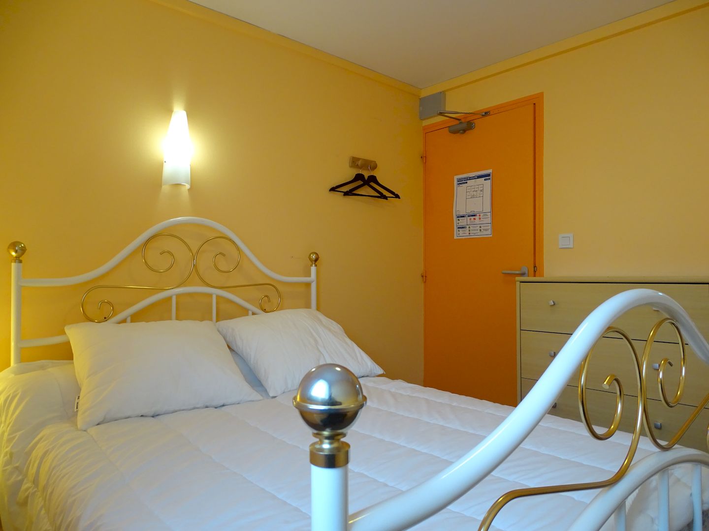 Gîte d'étape et de groupe Gîtes de France - FENIERS - 8 personnes - Réf : 23G0804, Féniers