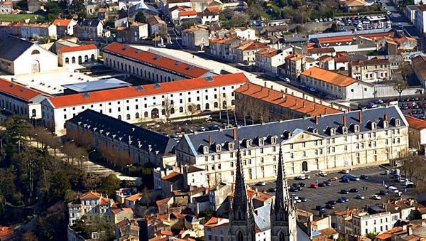 Les cavaleries à Niort, entre Dragons et Hussards