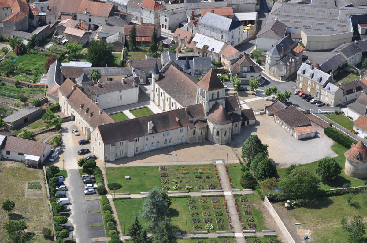 La Roseraie, Lencloître - photo 2