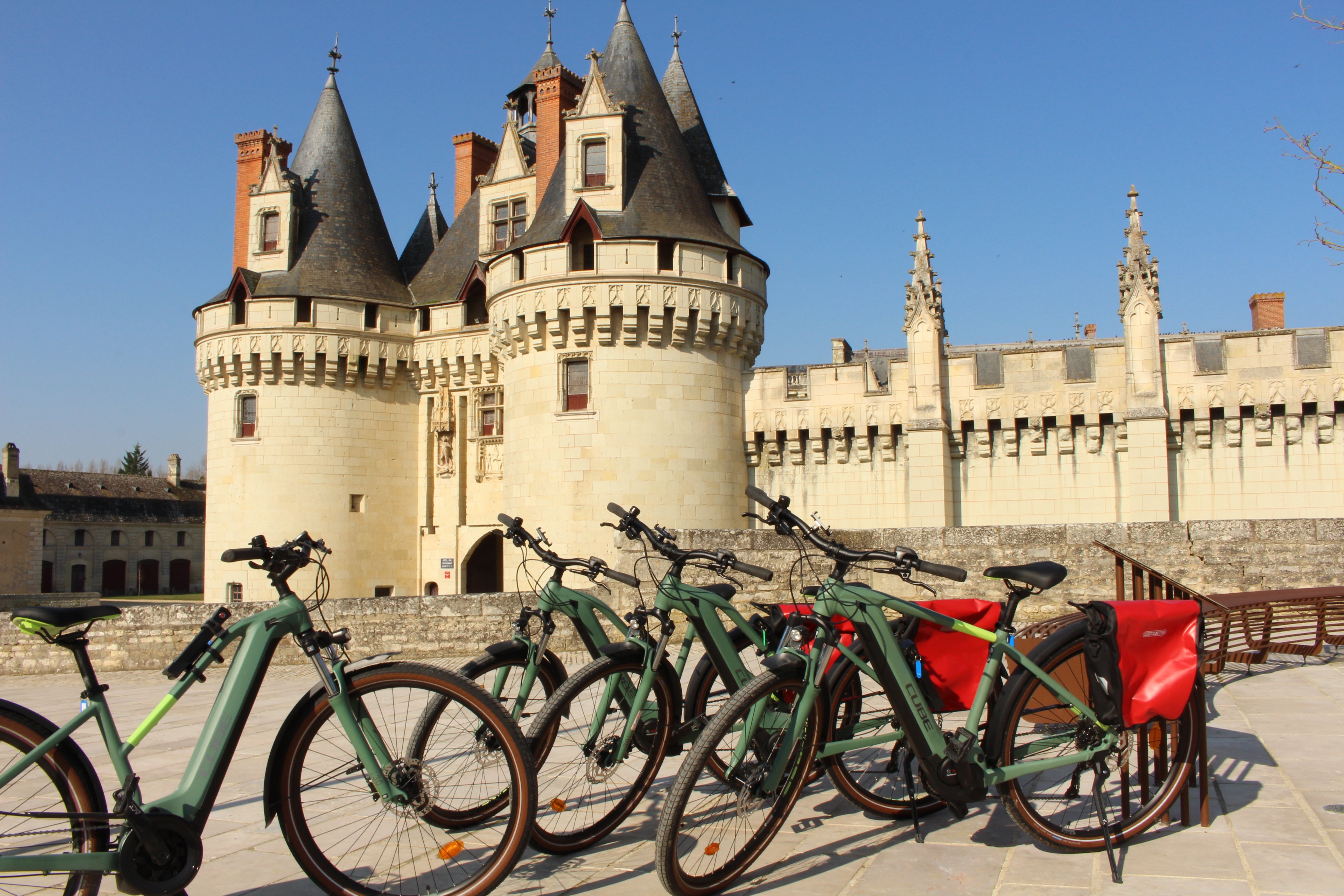 <span class="lang-fallback" title="Informatie alleen beschikbaar in het Frans">Nature É Vélo <span class="lang-badge">🇫🇷</span></span>