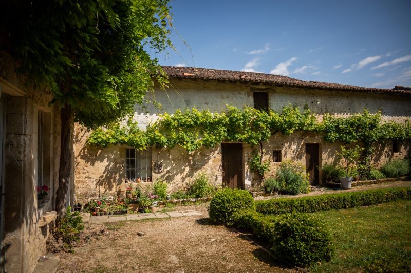 Ancien prieuré Saint-Barthélémy, Azay-le-Brûlé - photo 2