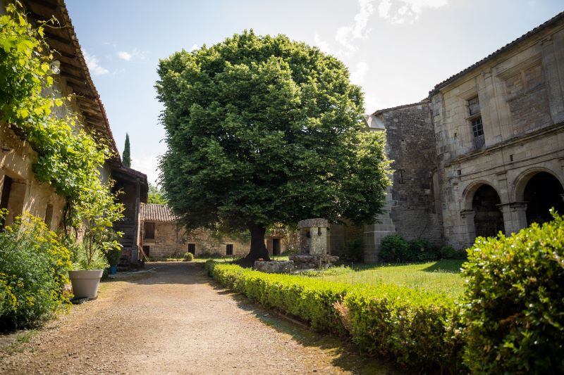 Ancien prieuré Saint-Barthélémy, Azay-le-Brûlé