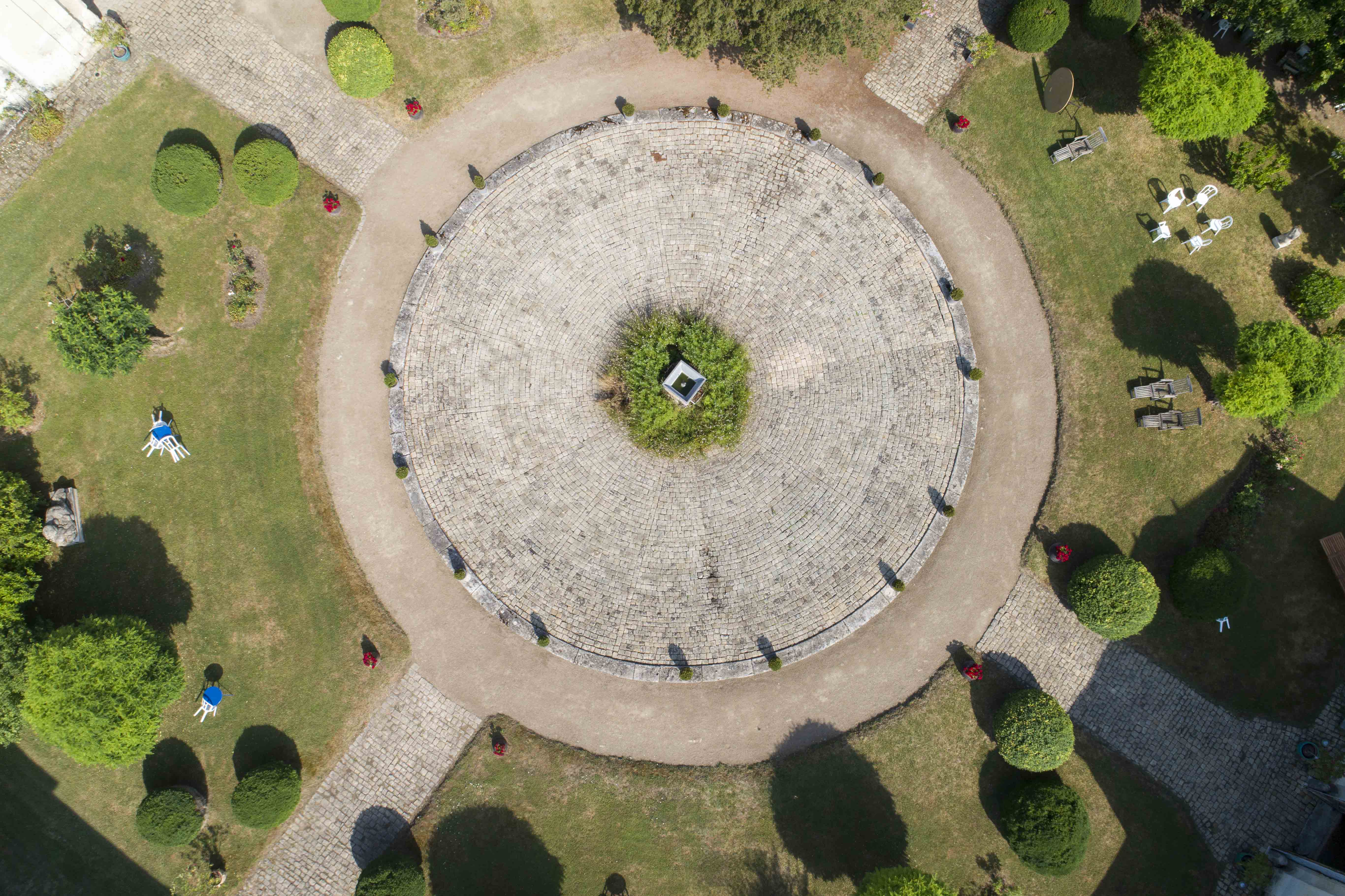 La Poste aux Chevaux, Les Ormes
