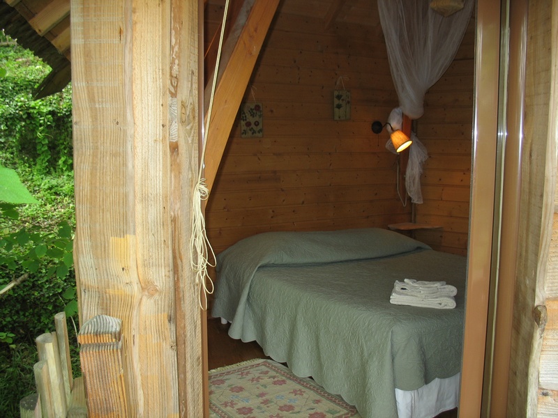 Château Gauthié : Cabane Gite dans les arbres au bord du lac, Monmarvès - photo 5