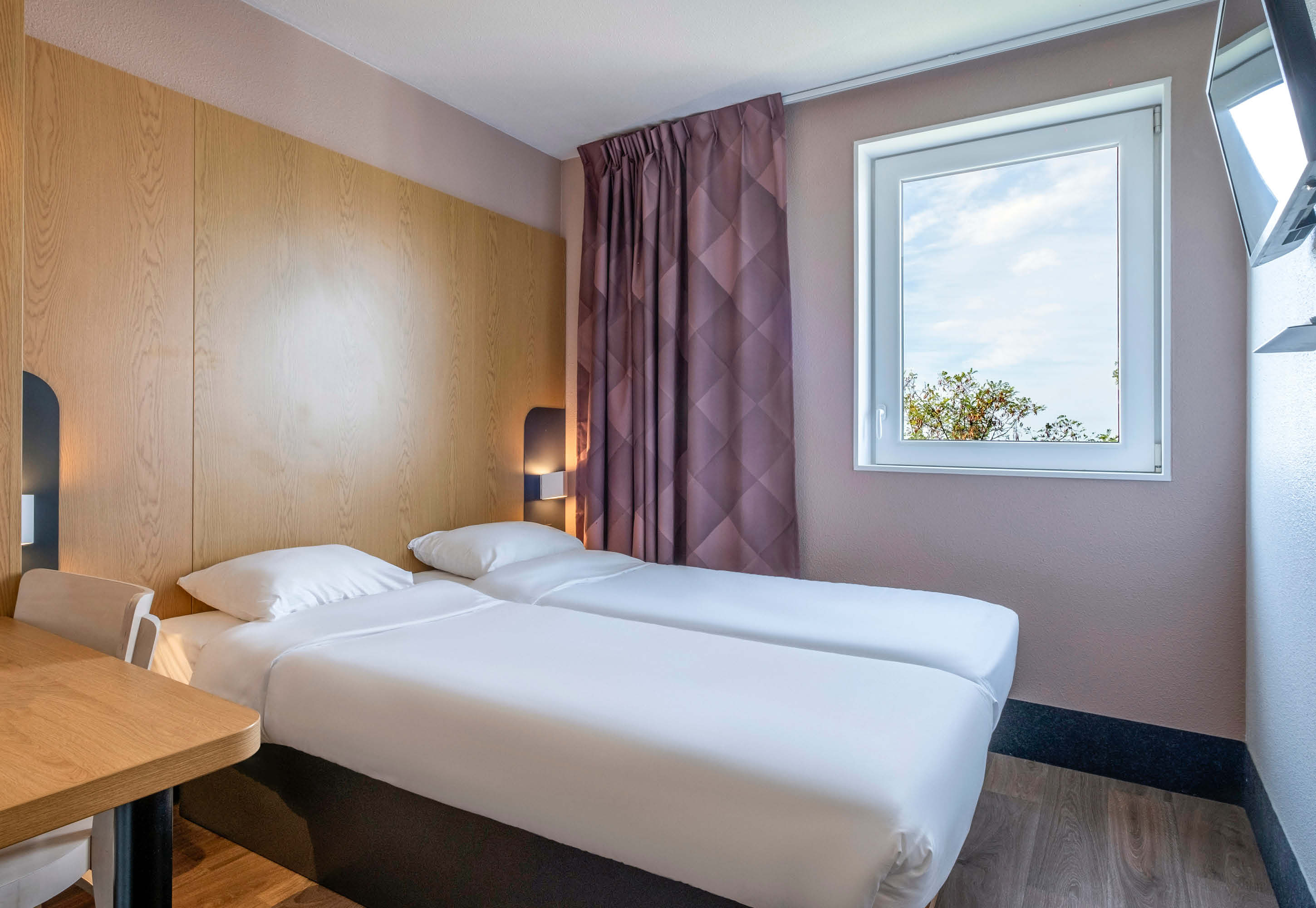 B&B Hôtel Niort Marais poitevin EST - photo 4