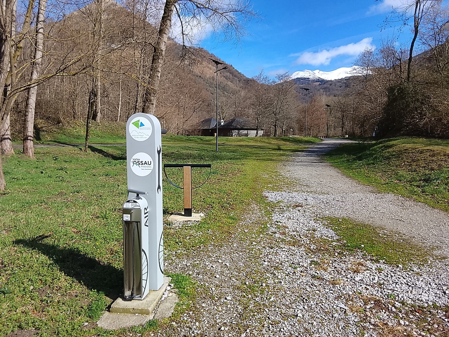 Station de réparation vélos Bielle - Maison du lac de Castet