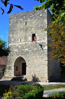 Dolmayrac, cité promontoire sur la vallée du Lot, Dolmayrac