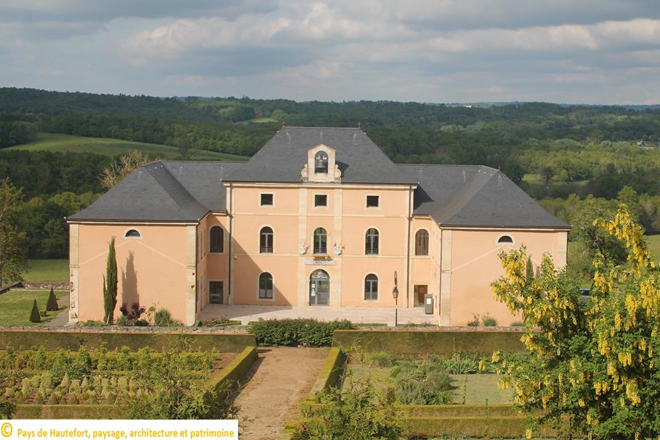 Maison des Services au public, Hôtel de Ville, ancienne « jumenterie », Hautefort