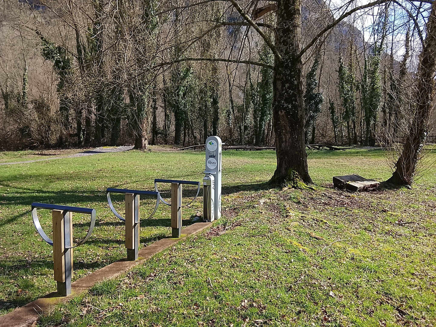Station de réparation vélos Bielle - Théâtre de verdure