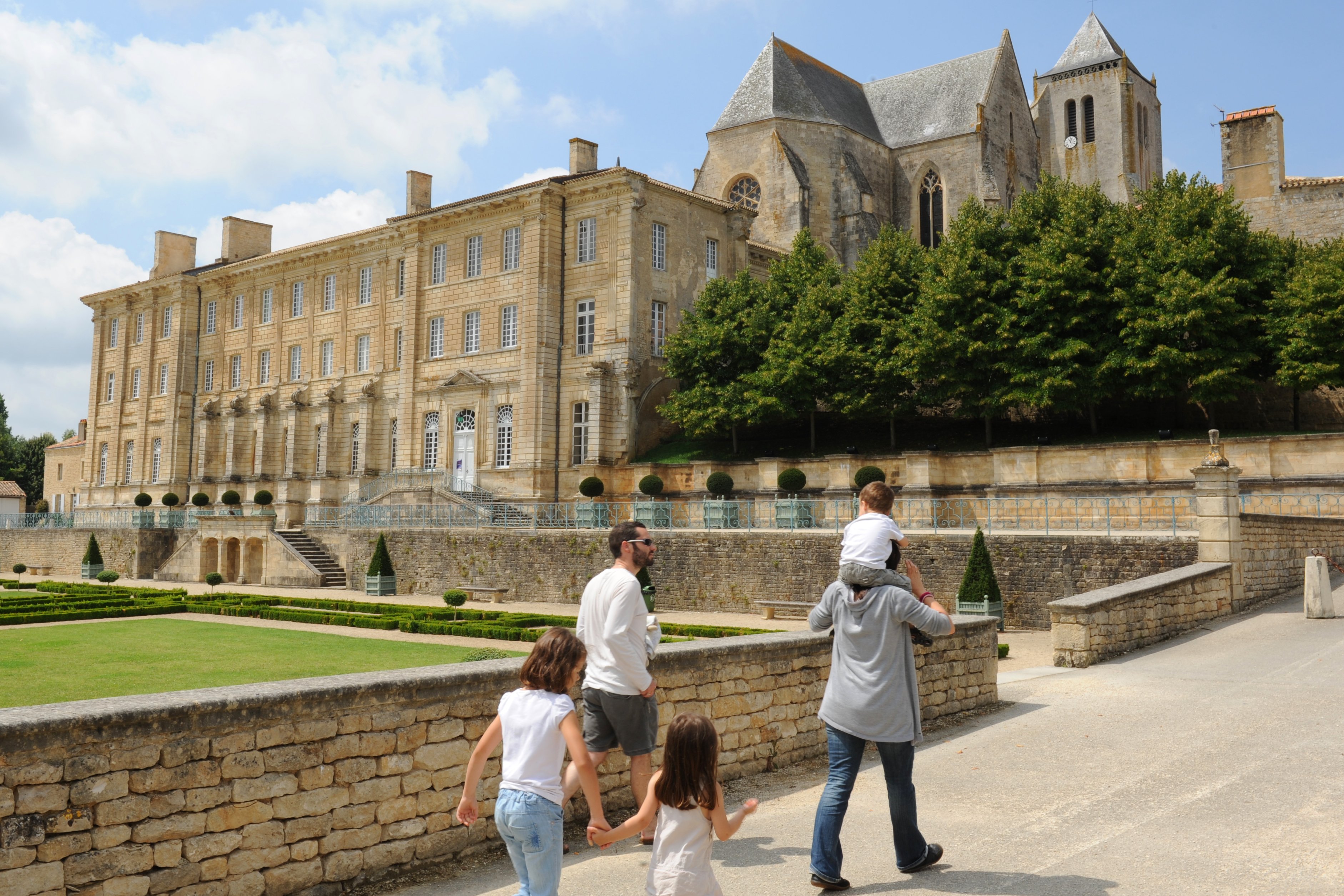 Abbaye Royale de Celles-sur-Belle, Celles-sur-Belle