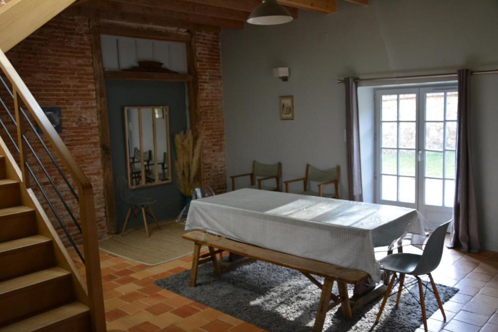 Les Ecuries du chateau Rieux, Saint-Martin-Terressus