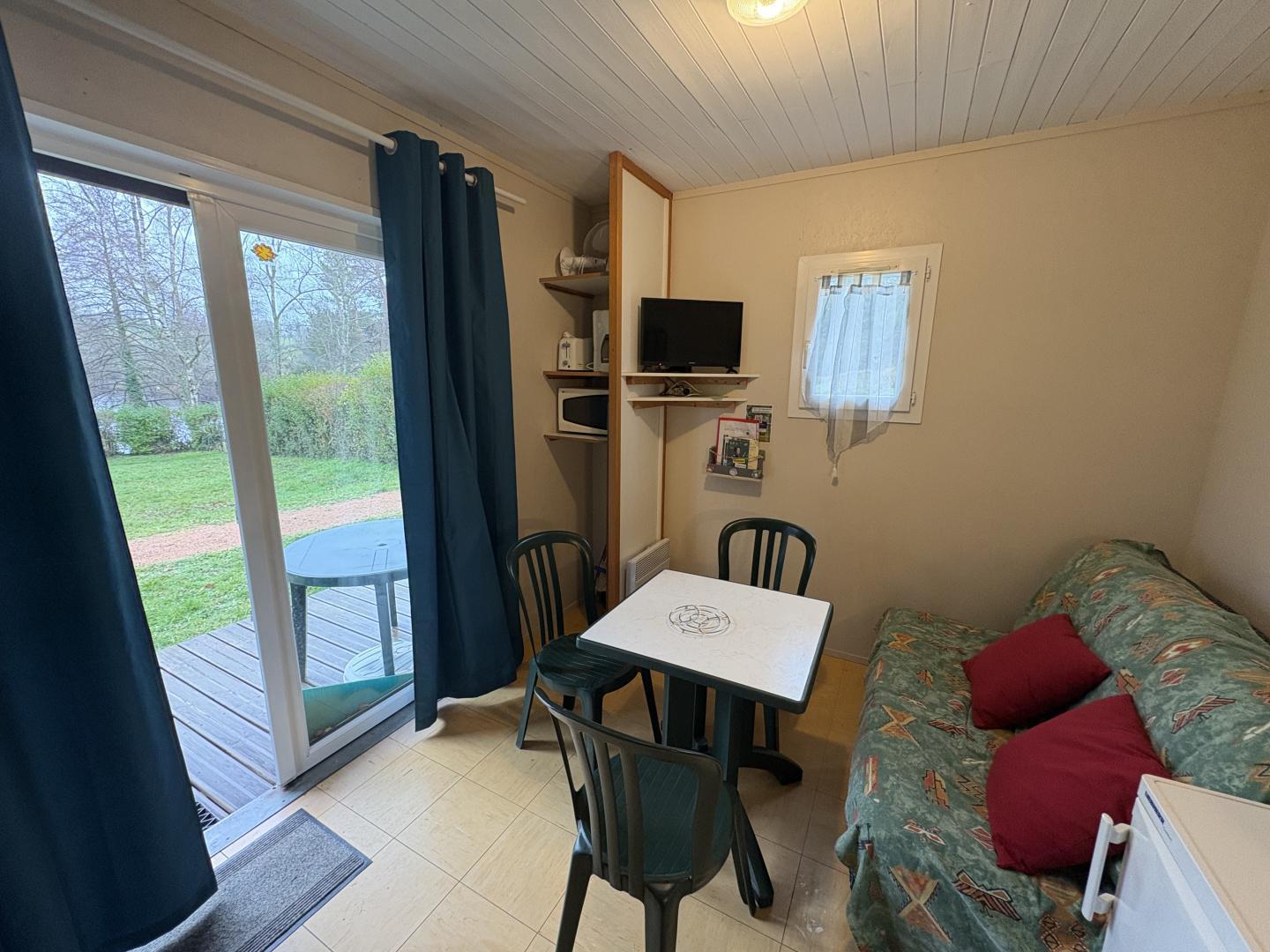CHALET N°6 PLAN D'EAU DE LA ROUSSILLE, Châtelus-Malvaleix - photo 3