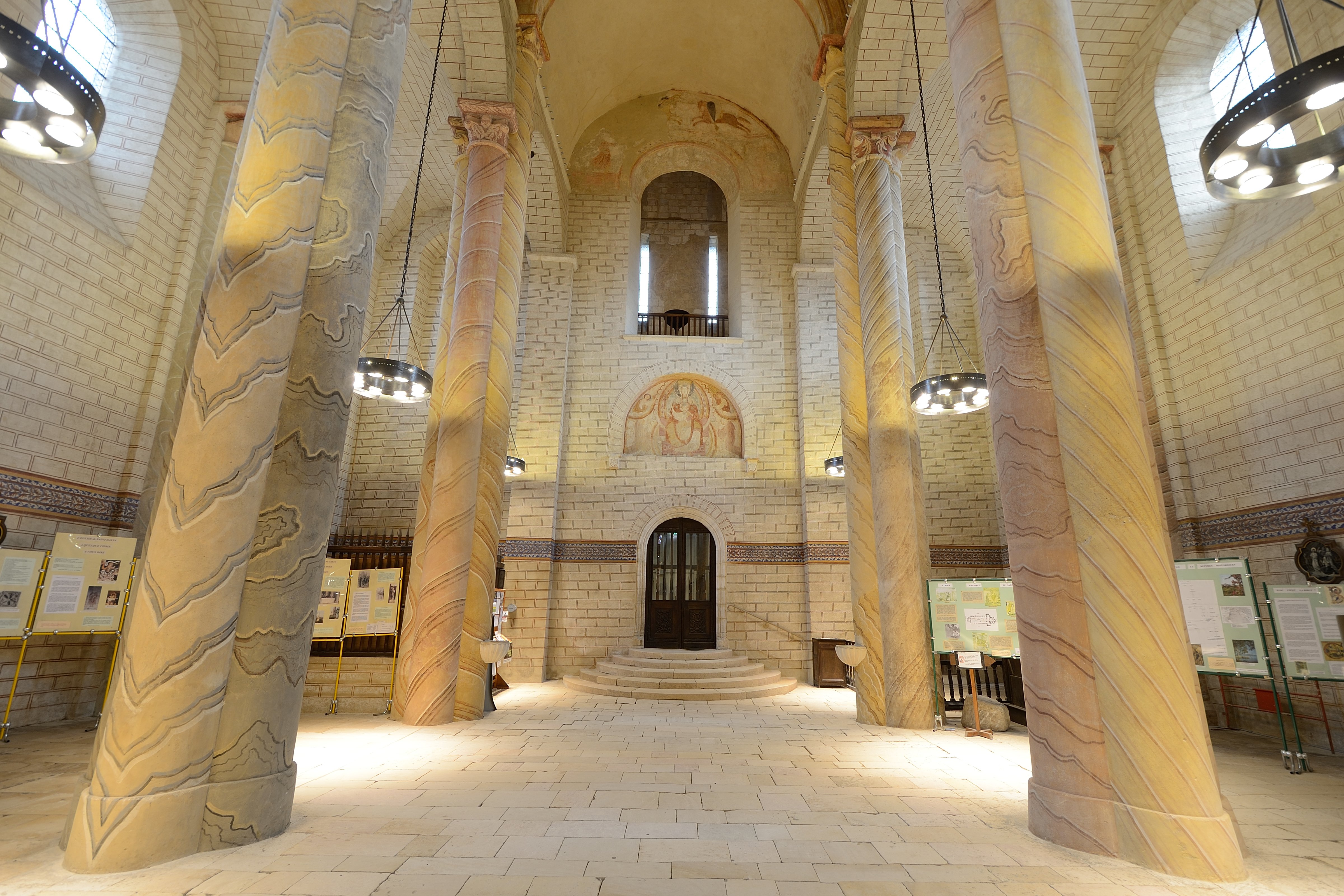 Abbaye de Saint-Savin, Saint-Savin