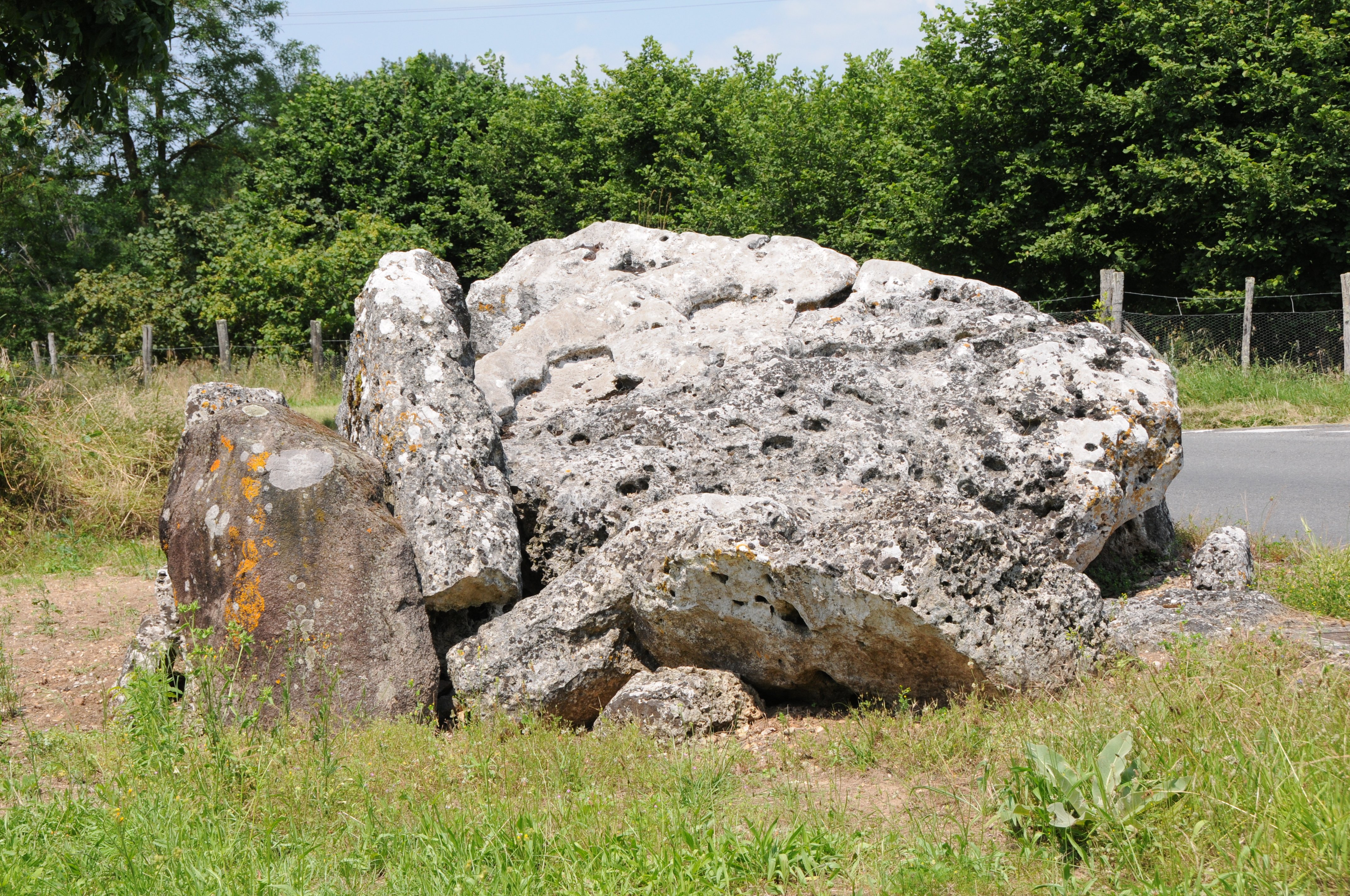 Dolmen de Loubressac, Mazerolles - photo 4