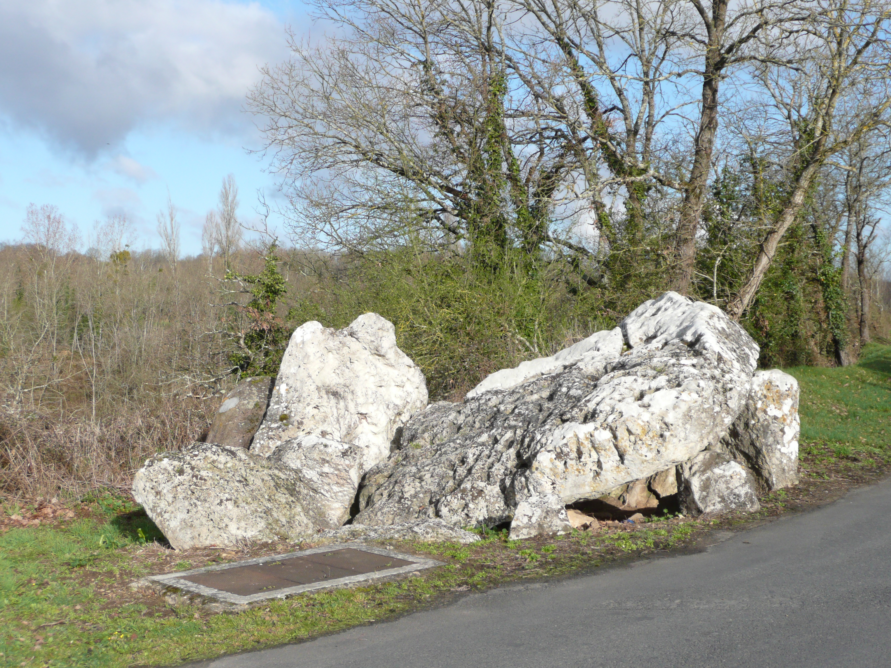 Dolmen de Loubressac, Mazerolles - photo 3