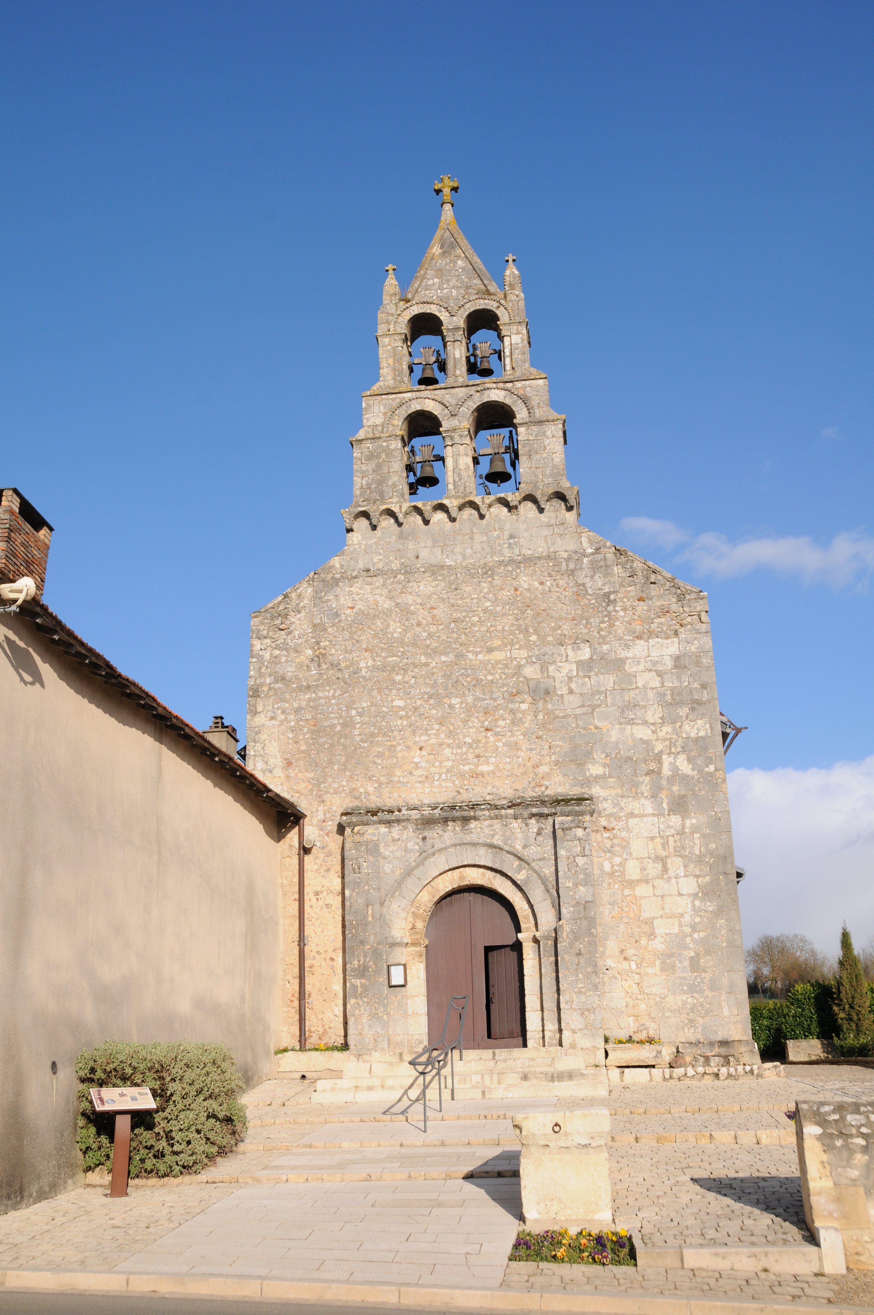 Façade de l’église Saint-Romain, Mazerolles