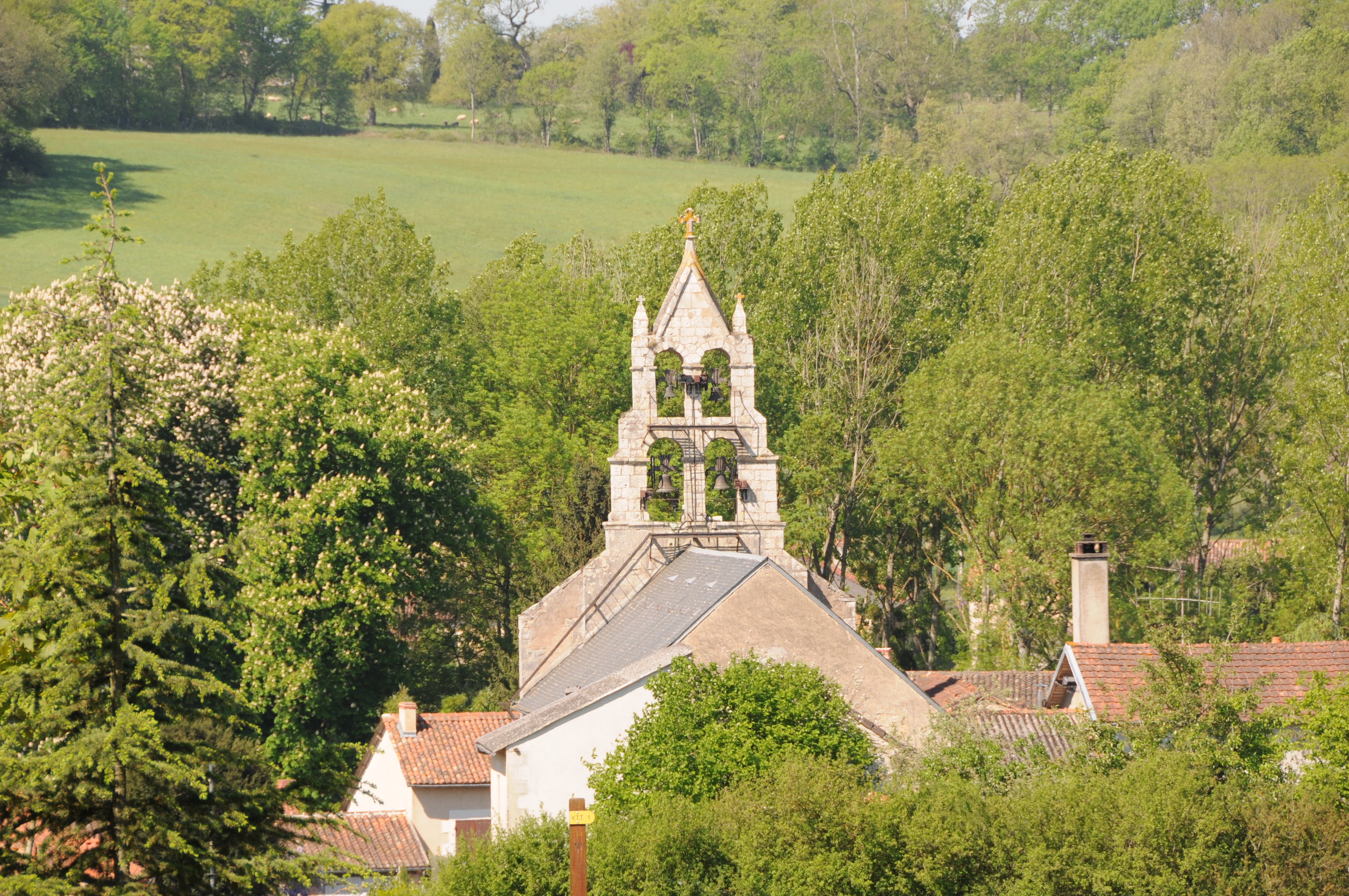 Façade de l’église Saint-Romain, Mazerolles - photo 4