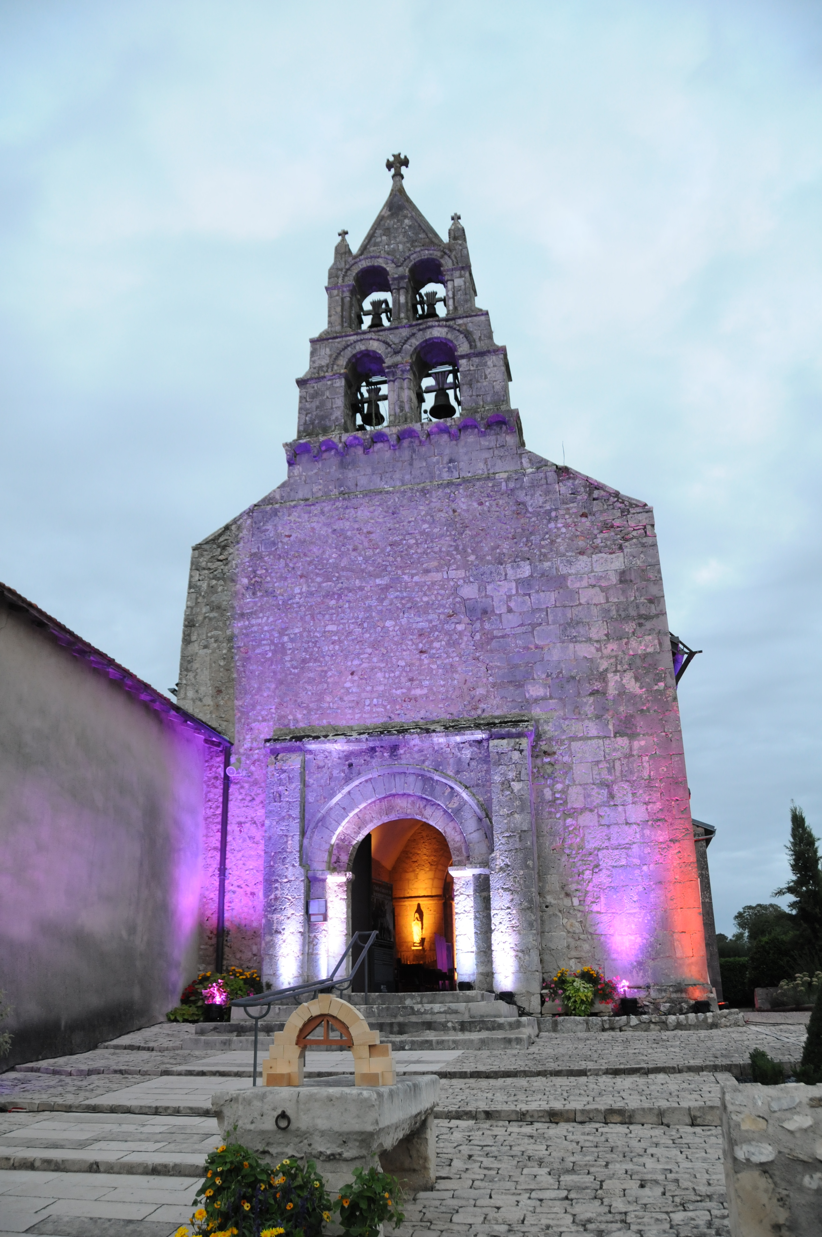 Façade de l’église Saint-Romain, Mazerolles - photo 2