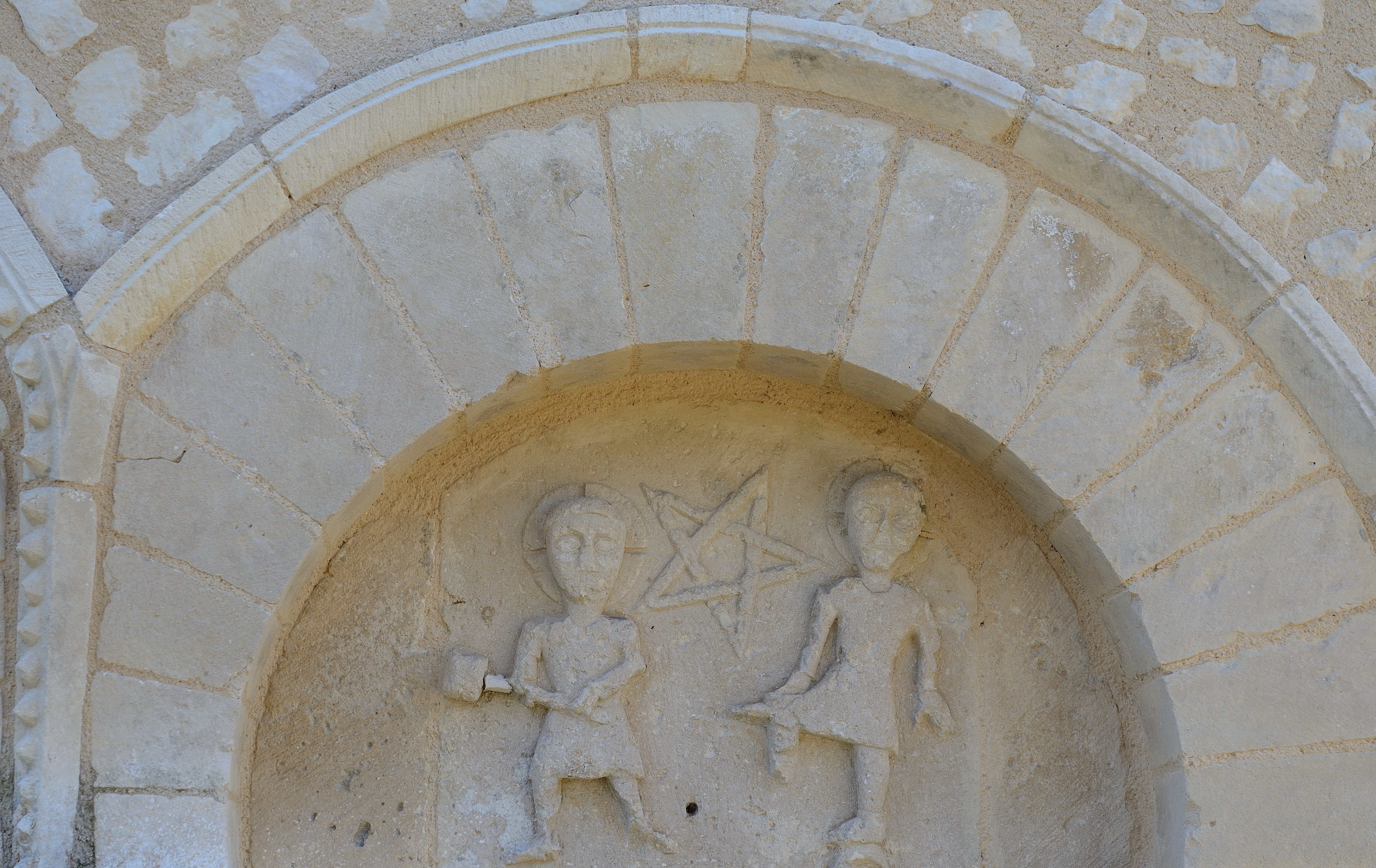 Église Saint-Hilaire de Salles-en-Toulon, Valdivienne - photo 4
