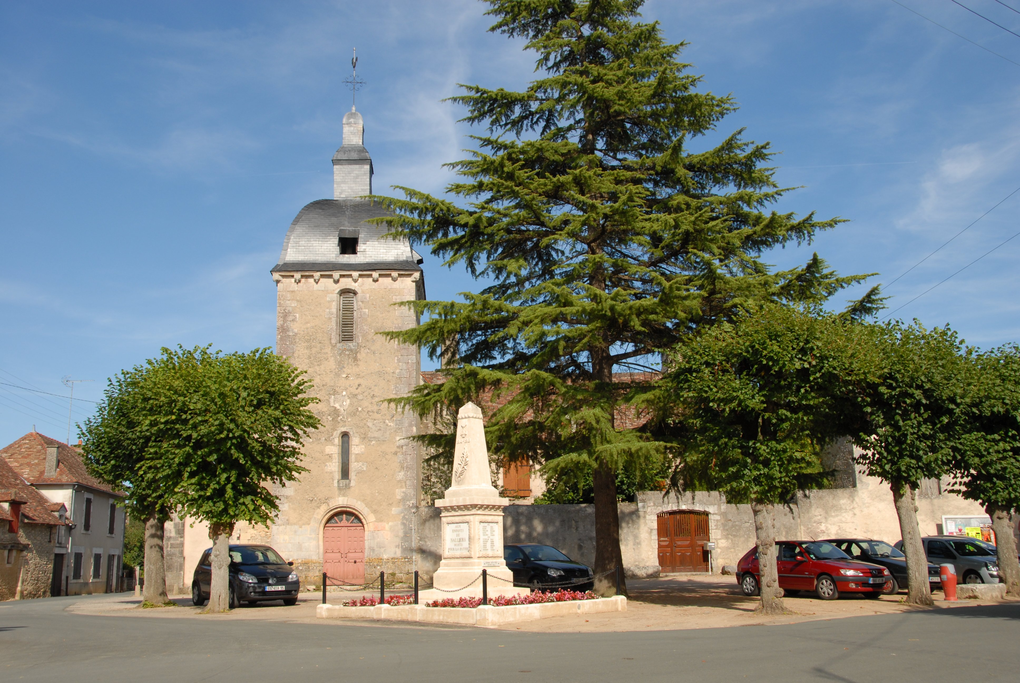 Église Saint-Hilaire et presbytère, Nalliers - photo 2