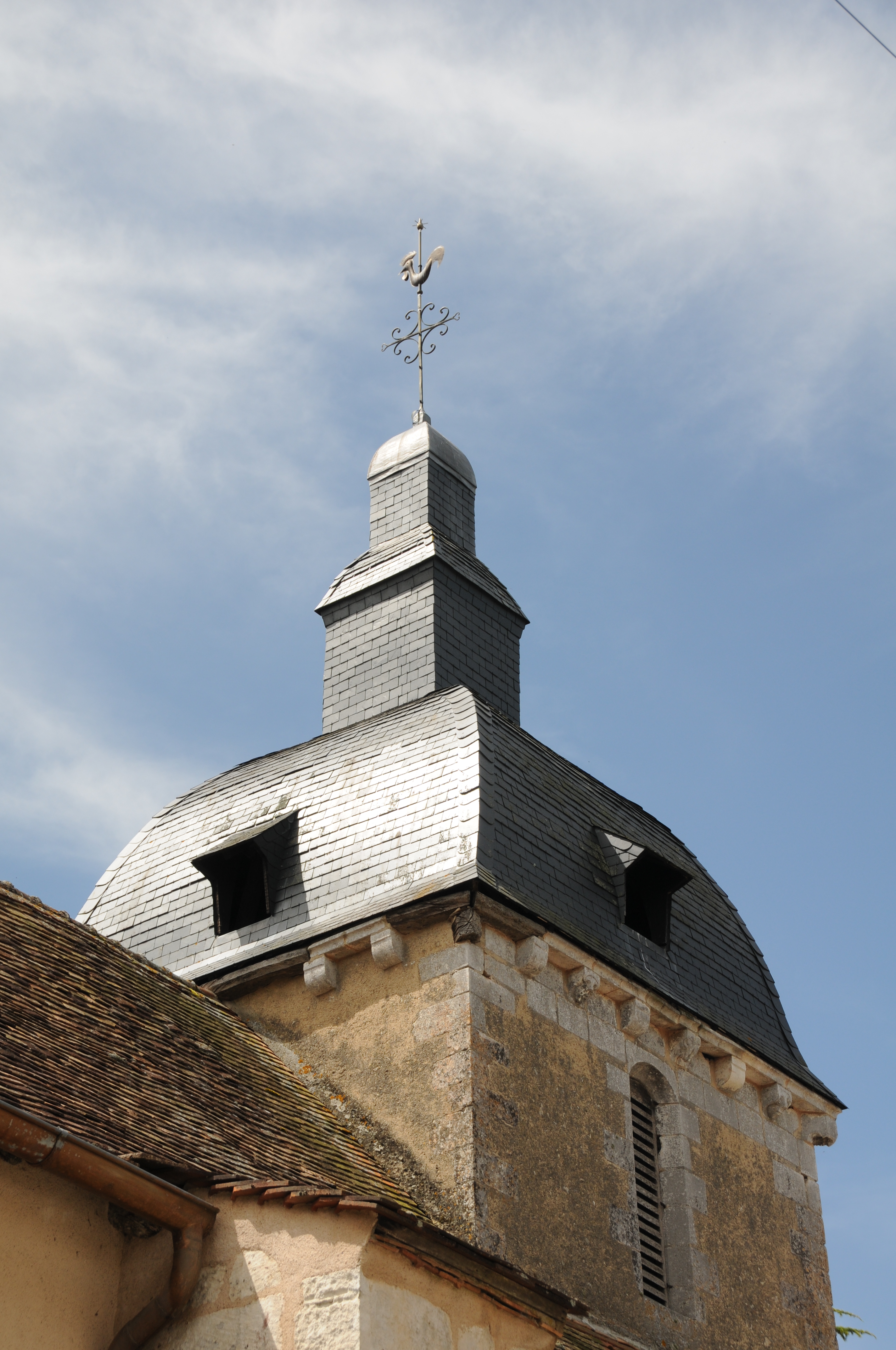 Église Saint-Hilaire et presbytère, Nalliers - photo 4