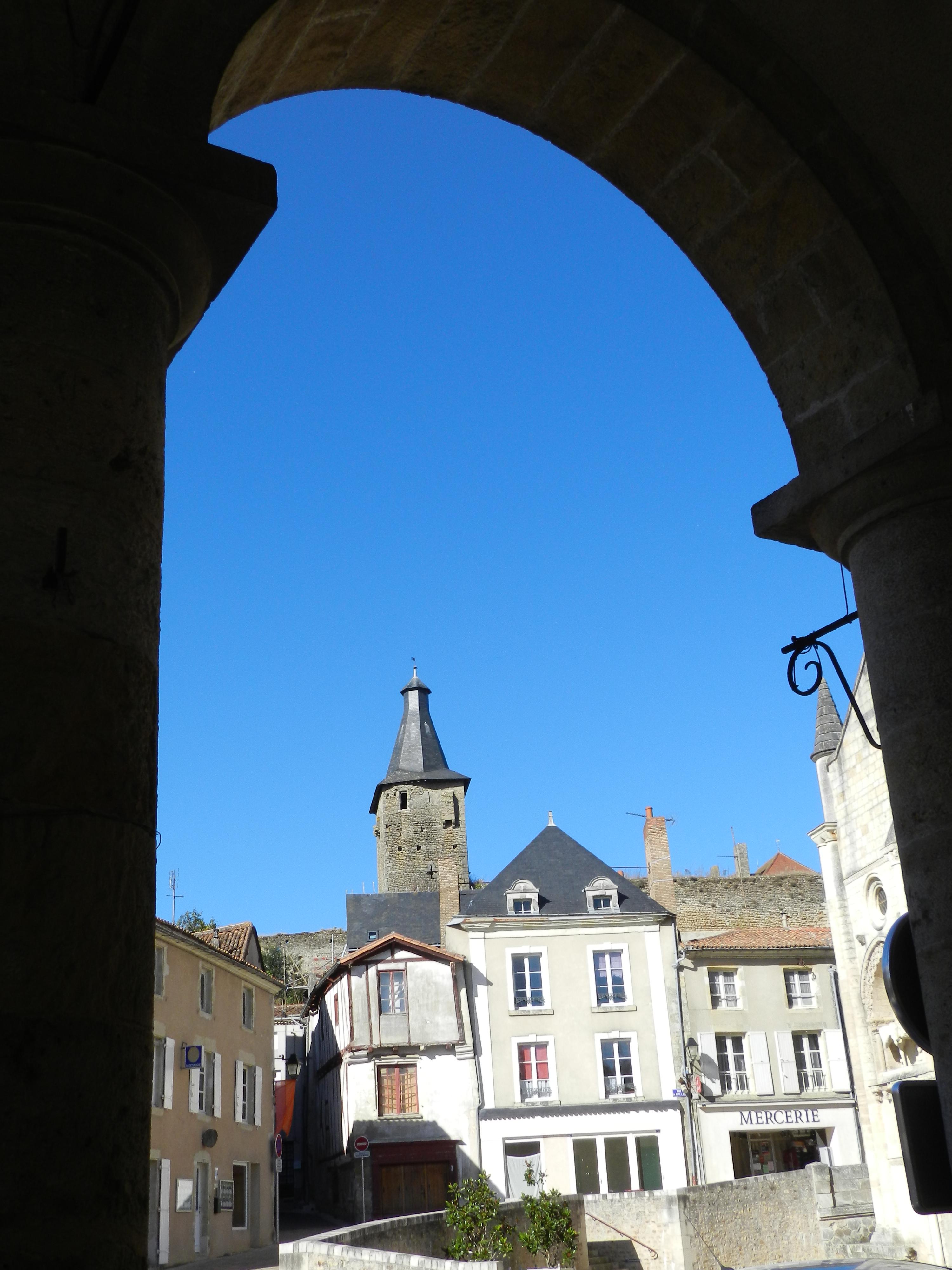 Airvault, "Petite Cité de Caractère", Airvault - photo 3