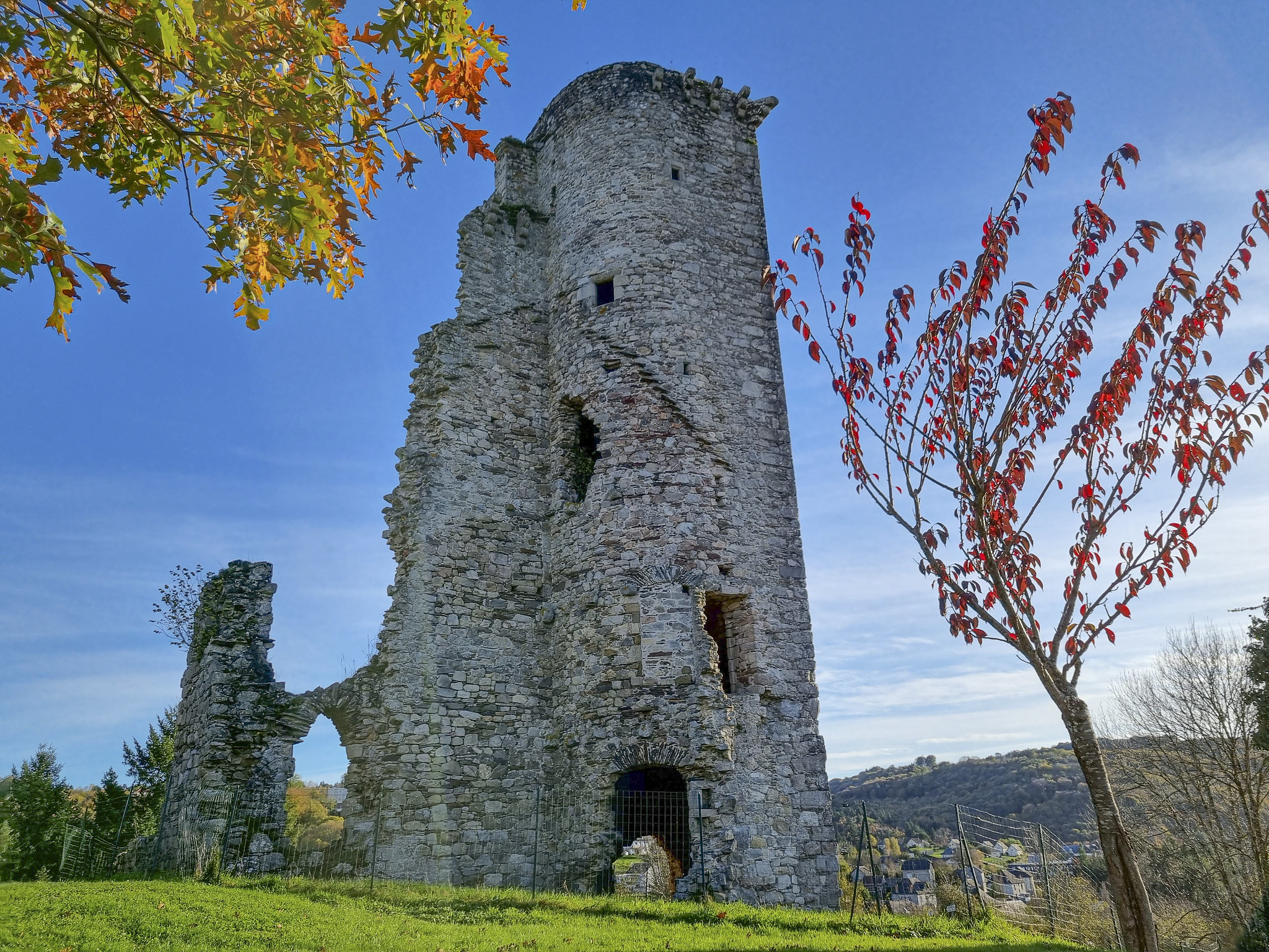Ruines du château de la Chapoulie, Cornil