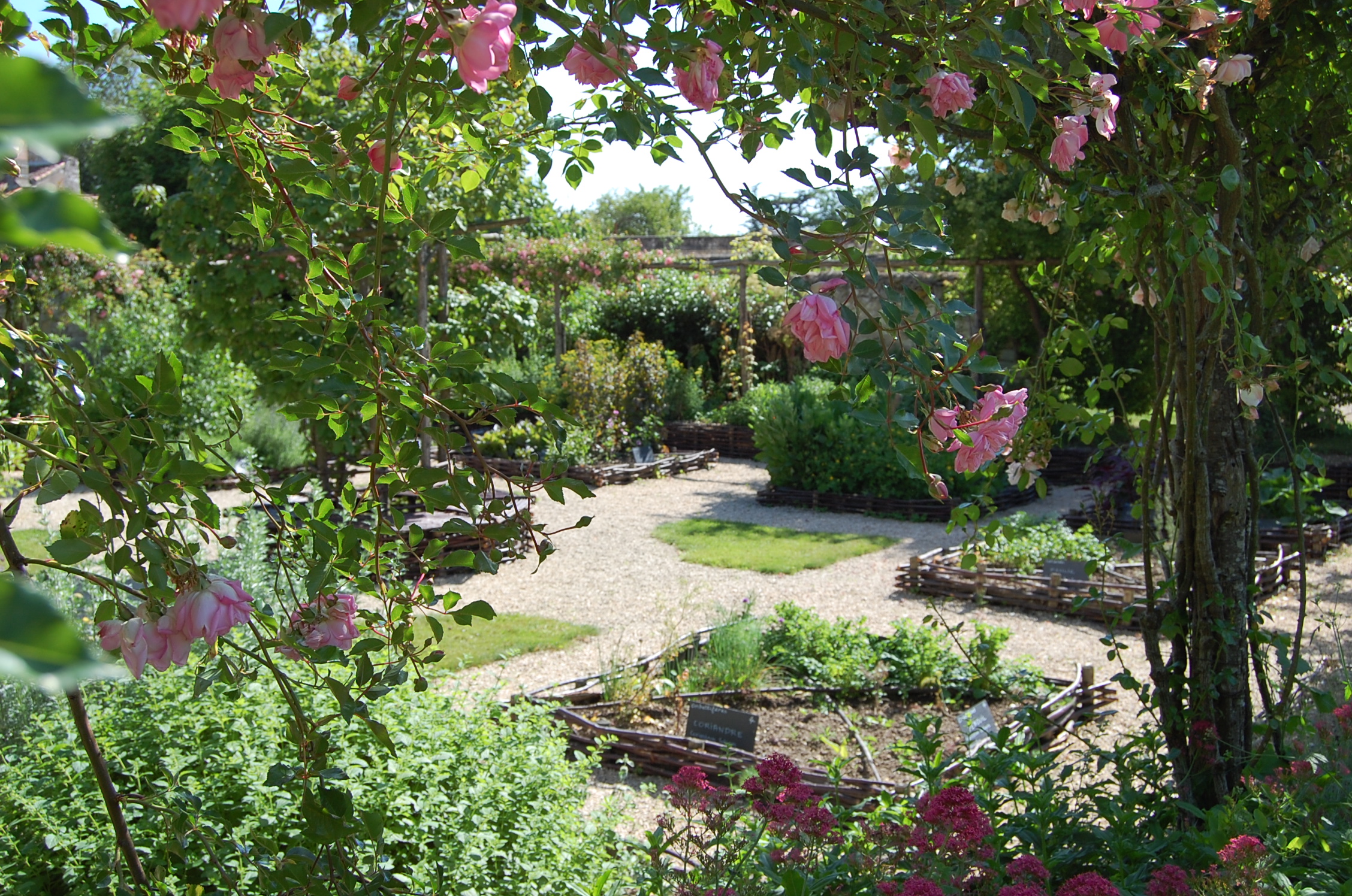 La Tour Carrée et son jardin d'inspiration médiévale, Loudun