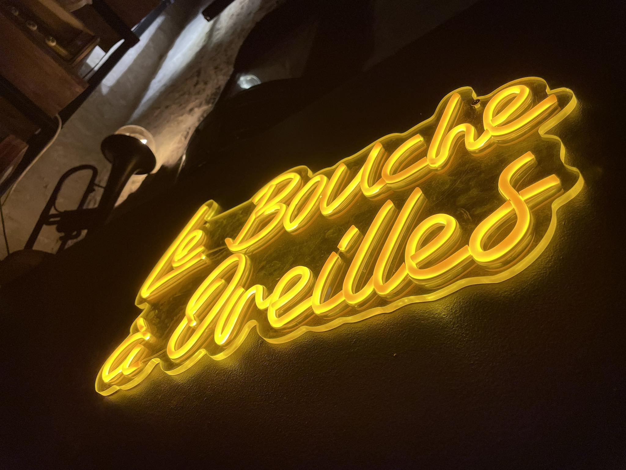 Le Bouche à Oreilles