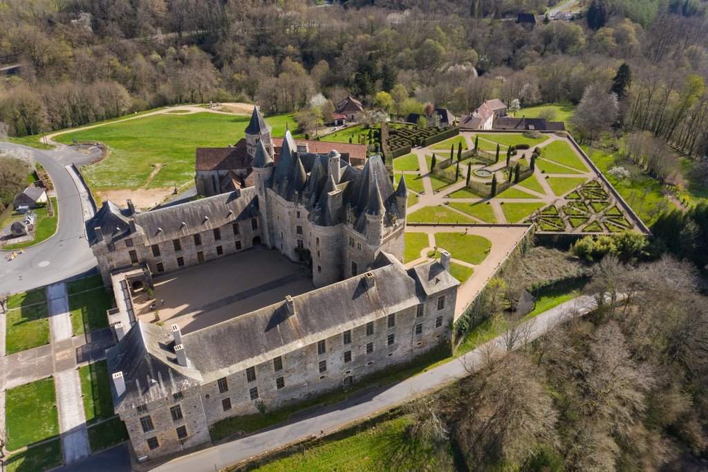 Visite guidée du souterrain-cluzeau - Château en fête